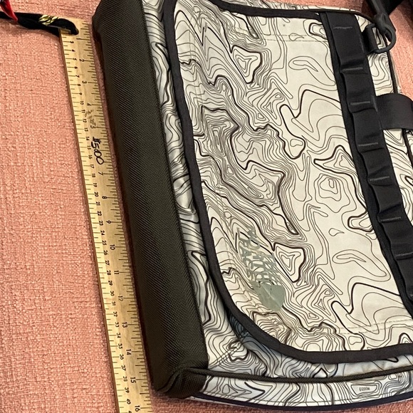 The North Face messenger / shoulder Laptop Bag - Picture 6 of 12